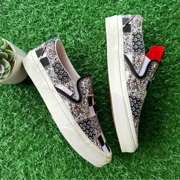 💫Vans Classic Slip On Patchwork Floral SEND OFFERS - Picture 4 of 10